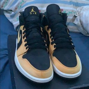 Jordan 1 retro mid reverse new love